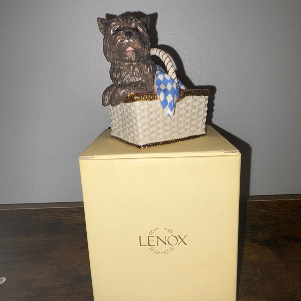 Lenox Wizard of Oz collection Toto in Basket with Blue and Gold Details